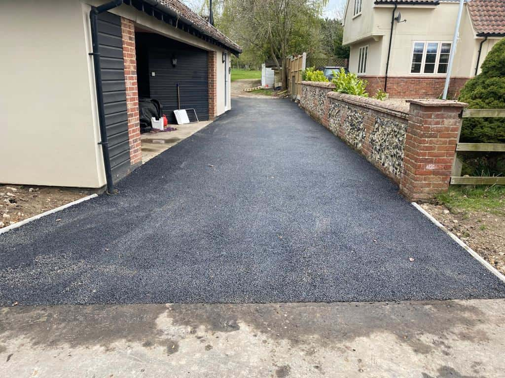 This is a newly installed tarmac driveway. All works carried out by Sittingbourne Driveways