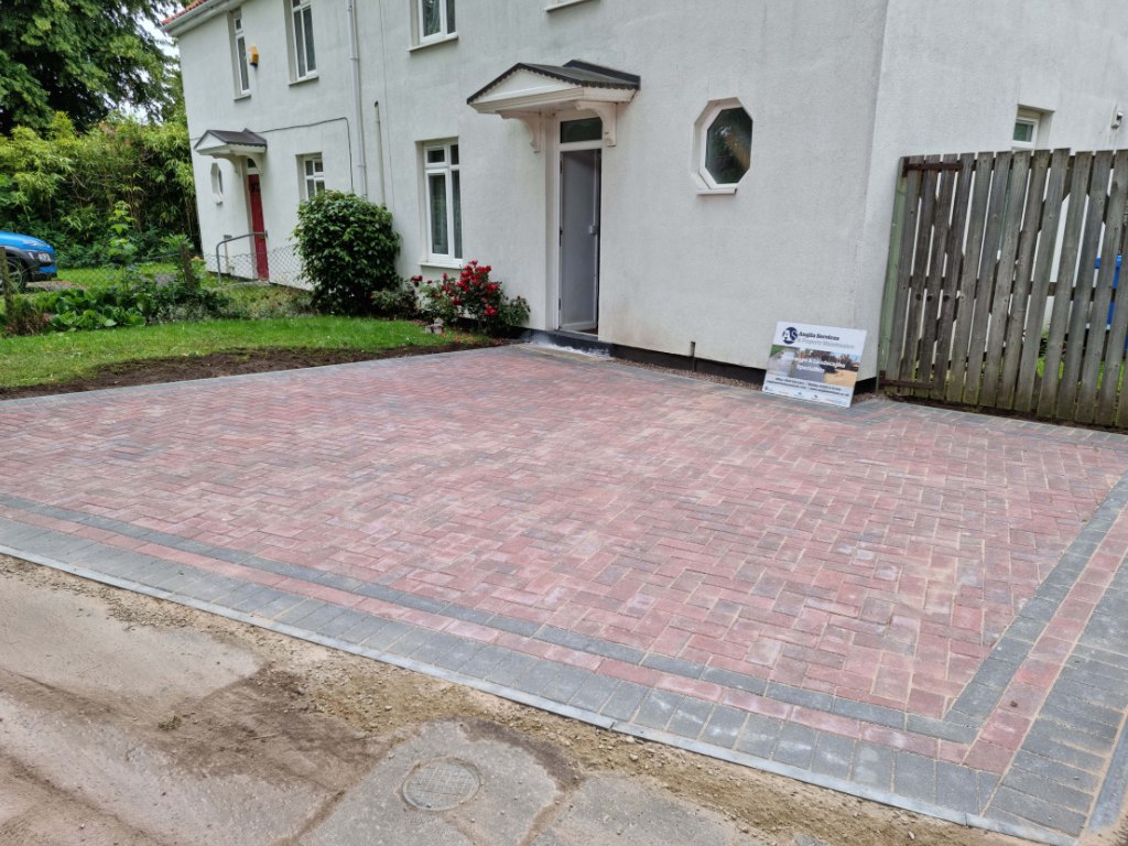 This is a newly installed block paved drive installed by Sittingbourne Driveways