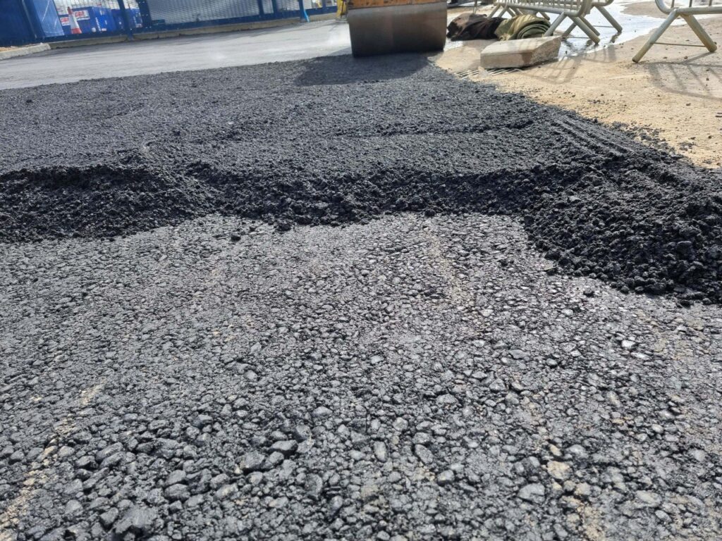 This is tarmac being laid by Sittingbourne Driveways